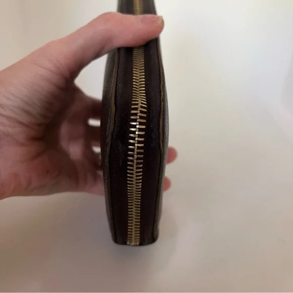 Bvlgari Vintage Classico Long Leather Zip Wallet - Picture 13 of 16